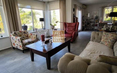 Lovely, cosy villa with a beautiful garden.